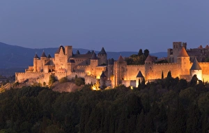 France, Languedoc-Rousillon, Carcassonne. The fortifications of Carcassonne at dusk France, Languedoc-Rousillon, Carcassonne. The fortifications of Carcassonne at dusk