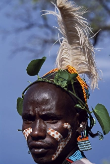 Hamar men paint themselves with white chalk and ochre Hamar men paint themselves with white chalk and ochre