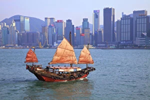 Images Dated 6th February 2018: Hong Kong Harbour With Red Sailed Junk, Hong Kong, Special Administrative Region