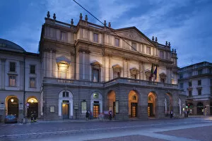 Images Dated 3rd September 2009: Italy, Lombardy, Milan, Teatro alla Scala, La Scala Opera House, evening