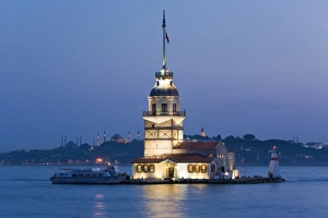 Kizkulesi (Maidens Tower), Bosphorus river, Istanbul, Turkey Kizkulesi (Maidens Tower), Bosphorus river, Istanbul, Turkey