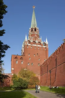 Kremlin Wall and Trinity Tower, Alexander Gardens, Moscow, Russia Kremlin Wall and Trinity Tower, Alexander Gardens, Moscow, Russia