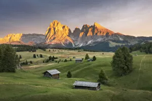 Alpe Di Siusi Collection: Lush green meadows and some old cabins create the classic alpine landscape at the Alpe di Siusi