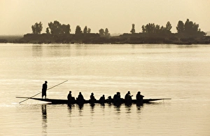 MALI, Mopti A pirogue loaded with passengers is poled MALI, Mopti A pirogue loaded with passengers is poled
