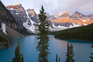 Moraine Lake, Banff National Park, Alberta, Canada Moraine Lake, Banff National Park, Alberta, Canada