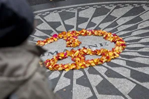 Mosaic commemorting John Lennon, Strawberry Fields, Central Park, Manhattan, New York Mosaic commemorting John Lennon, Strawberry Fields, Central Park, Manhattan, New York