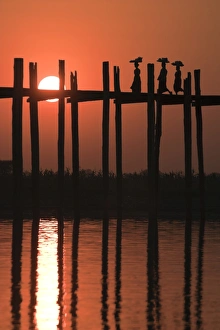 Myanmar (Burma), Mandalay, Amarapura, Taugthaman Lake, U Bein Bridge Myanmar (Burma), Mandalay, Amarapura, Taugthaman Lake, U Bein Bridge