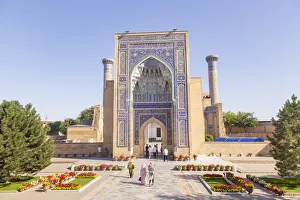 Peoples at Tamerlane, Timur, mausoleum in Samarkand. Sammarcanda, Uzbekistan Peoples at Tamerlane, Timur, mausoleum in Samarkand. Sammarcanda, Uzbekistan