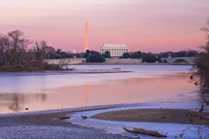 Potomac River, Licoln Memorial and Washington Monument, Washington DC, USA Potomac River, Licoln Memorial and Washington Monument, Washington DC, USA