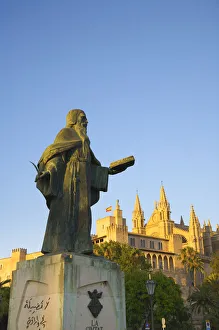 Ramon Llull Statue, Palma, Mallorca, Spain Ramon Llull Statue, Palma, Mallorca, Spain