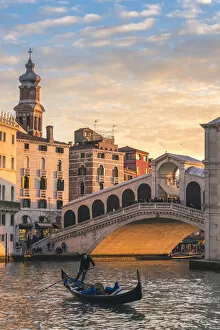 Images Dated 19th January 2018: Rialto bridge, Venice, Veneto, Italy