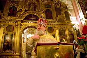 Russia; St. Petersburg; The High Priest talking to believers during the Russian Orthodox Easter ceremony at Russia; St. Petersburg; The High Priest talking to believers during the Russian Orthodox Easter ceremony at