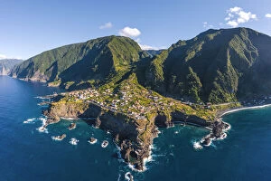 Portugal Collection: Seixal and scenic coastline, Madeira island, Portugal, Europe
