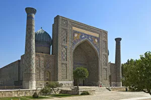 Images Dated 20th April 2015: Sher Dor Madrassa, Registan, Samarkand, Uzbekistan