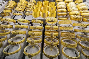 Images Dated 23rd June 2015: Shop window with jewellers and gold bracelets, Grand Bazaar, Istanbul, Turkey