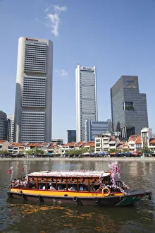Singapore, Tour Boats on Singapore River and City Skyline Singapore, Tour Boats on Singapore River and City Skyline