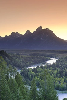 Snake River Overlook and Teton Mountain Range, Grand Teton National Park, Wyoming, USA Snake River Overlook and Teton Mountain Range, Grand Teton National Park, Wyoming, USA
