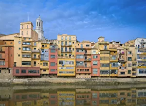 Spain, Catalunia (Catalunya)Spain, Catalunia (Catalunya), Girona, River Onyar Spain, Catalunia (Catalunya)Spain, Catalunia (Catalunya), Girona, River Onyar