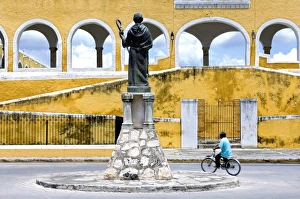 Statue of Fray Diego de Landa, Izamal, Yucatan, Mexico Statue of Fray Diego de Landa, Izamal, Yucatan, Mexico
