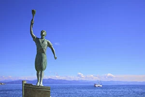 Images Dated 27th October 2015: Statue of Giorgos Anemogiannis at The Harbour Entrance, Gaios Harbour, Paxos, The