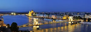 Szechenyi Chain Bridge and the Parliament at twilight. Budapest, Hungary Szechenyi Chain Bridge and the Parliament at twilight. Budapest, Hungary