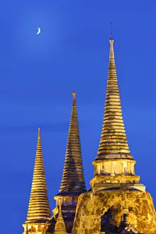 Thailand, Ayutthaya, Wat Phra Si Sanphet at dusk Thailand, Ayutthaya, Wat Phra Si Sanphet at dusk