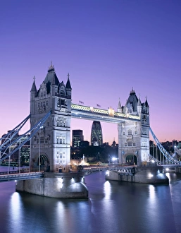 Tower Bridge & Thames River / Night View Tower Bridge & Thames River / Night View
