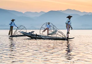 Traditional Intha fishermen on Inle Lake, Burma/ Myanmar Traditional Intha fishermen on Inle Lake, Burma/ Myanmar