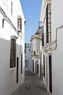 Typical narrow streets & whitewashed houses, Arcos De la Fontera, Cadiz Province Typical narrow streets & whitewashed houses, Arcos De la Fontera, Cadiz Province