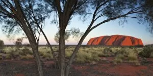 Images Dated 31st December 2015: Uluru (UNESCO World Heritage Site), Uluru-Kata Tjuta National Park, Northern Territory