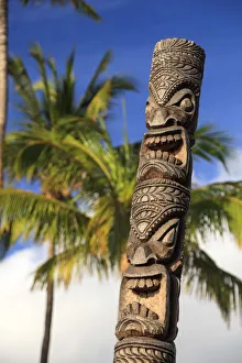 USA, Hawaii, Maui, Kaanapali Beach, Hawaiian Tiki Statue USA, Hawaii, Maui, Kaanapali Beach, Hawaiian Tiki Statue