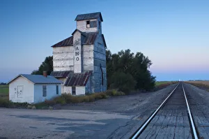 USA, Kansas, Edwards County, Ardell, Gano Grain Elevator, Built In 1915 - Santa Fe USA, Kansas, Edwards County, Ardell, Gano Grain Elevator, Built In 1915 - Santa Fe