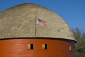 USA, Oklahoma, Route 66, Arcadia, The Arcadia Round Barn (1898) USA, Oklahoma, Route 66, Arcadia, The Arcadia Round Barn (1898)