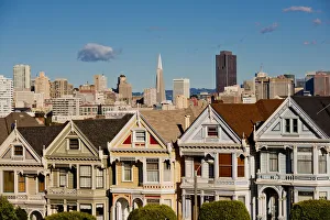 Victorian Houses & Skyline, San Francisco, California, USA Victorian Houses & Skyline, San Francisco, California, USA
