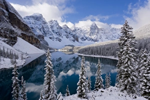Wenkchemna Peaks (Ten Peaks) & Moraine lake Wenkchemna Peaks (Ten Peaks) & Moraine lake