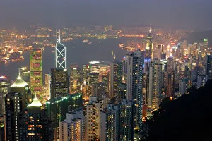 Hong Kongs modern skyline overlooking Victoria harbour and Kowloon peninsula at night, Hong Kong Hong Kongs modern skyline overlooking Victoria harbour and Kowloon peninsula at night, Hong Kong
