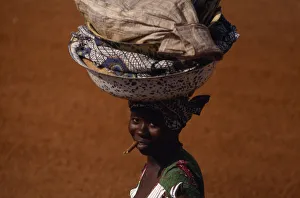 CENTRAL AFRICAN REPUBLIC People Woman on her way to market carrying laden bowls on her CENTRAL AFRICAN REPUBLIC People Woman on her way to market carrying laden bowls on her