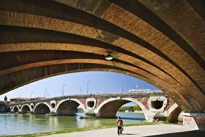 Pont Neuf red brick bridge over the river Garonne Pont Neuf red brick bridge over the river Garonne