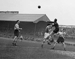 FA Cup - Second Round - Millwall v Headington United - The Den FA Cup - Second Round - Millwall v Headington United - The Den