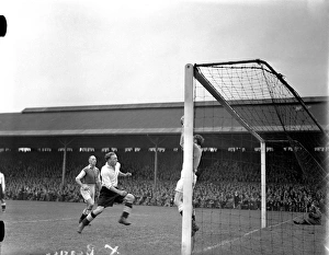 Soccer - Football League Division Two - Fulham v Millwall - Craven Cottage Soccer - Football League Division Two - Fulham v Millwall - Craven Cottage