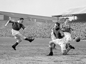 Soccer - League Division Two - Millwall v Leeds United - The Den Soccer - League Division Two - Millwall v Leeds United - The Den