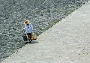Images Dated 15th June 2003: A CLEANER WALKS THROUGH THE FORBIDDEN CITY IN BEIJING
