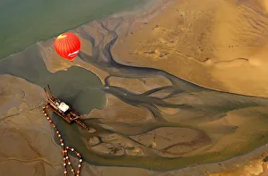 A hot air balloon flies across the Qiongzhou strait during the first Haikou Fire Balloon A hot air balloon flies across the Qiongzhou strait during the first Haikou Fire Balloon