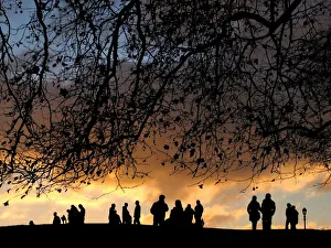 LONDONERS WATCH SUNSET OVER CITY FROM PRIMROSE HILL LONDONERS WATCH SUNSET OVER CITY FROM PRIMROSE HILL