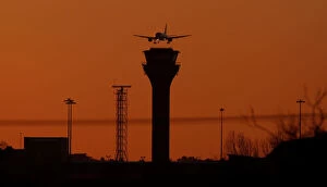 Images Dated 7th January 2018: A passenger plane approaches to land at London Luton Airport, Luton