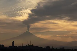 Popocatepetl volcano spews a cloud of ash and steam high into the air in Puebla Popocatepetl volcano spews a cloud of ash and steam high into the air in Puebla