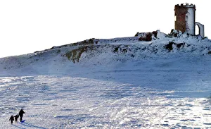 United kingdom/walkers stride snow old john memorial bradgate United kingdom/walkers stride snow old john memorial bradgate