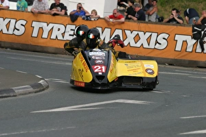 Dylan Lynch & Aaron Galligan (MR Equipe Yamaha) 2010 Sidecar A TT Dylan Lynch & Aaron Galligan (MR Equipe Yamaha) 2010 Sidecar A TT