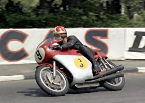 Giacomo Agostini in the 1967 Senior TT Giacomo Agostini in the 1967 Senior TT