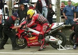 Joey Dunlop pit-stop; 2000 Formula one TT Joey Dunlop pit-stop; 2000 Formula one TT